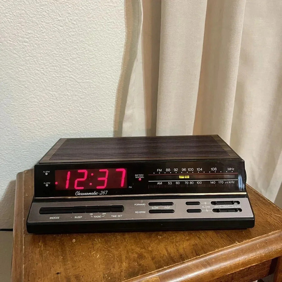 Vintage Realistic Chronomatic 267 AM/FM Alarm Clock Radio 12-1577 Wood Working - Picture 10 of 10